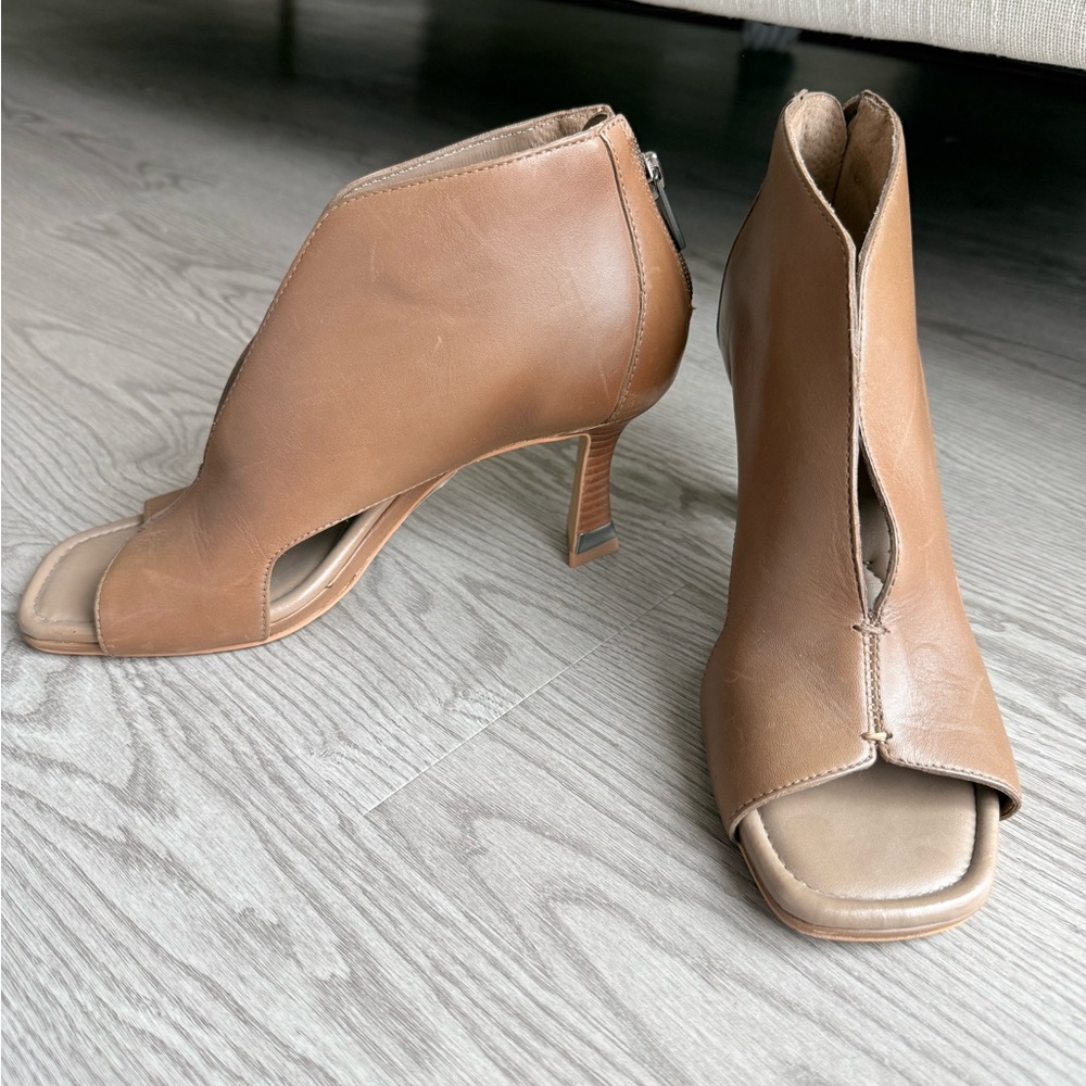 Vince Camuto Tan Peep-Toe Heels